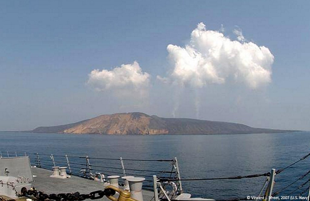 raspishake's tweet photo. #Volcano of the week: the #Jebel #AlTair #stratovolcano in the #RedSea.
It's the northernmost active volcano of the region with a mainly effusive activity and a record of explosive #eruptions. ➡️ https://t.co/TBLW0YT5un https://t.co/hnbrexiiMK