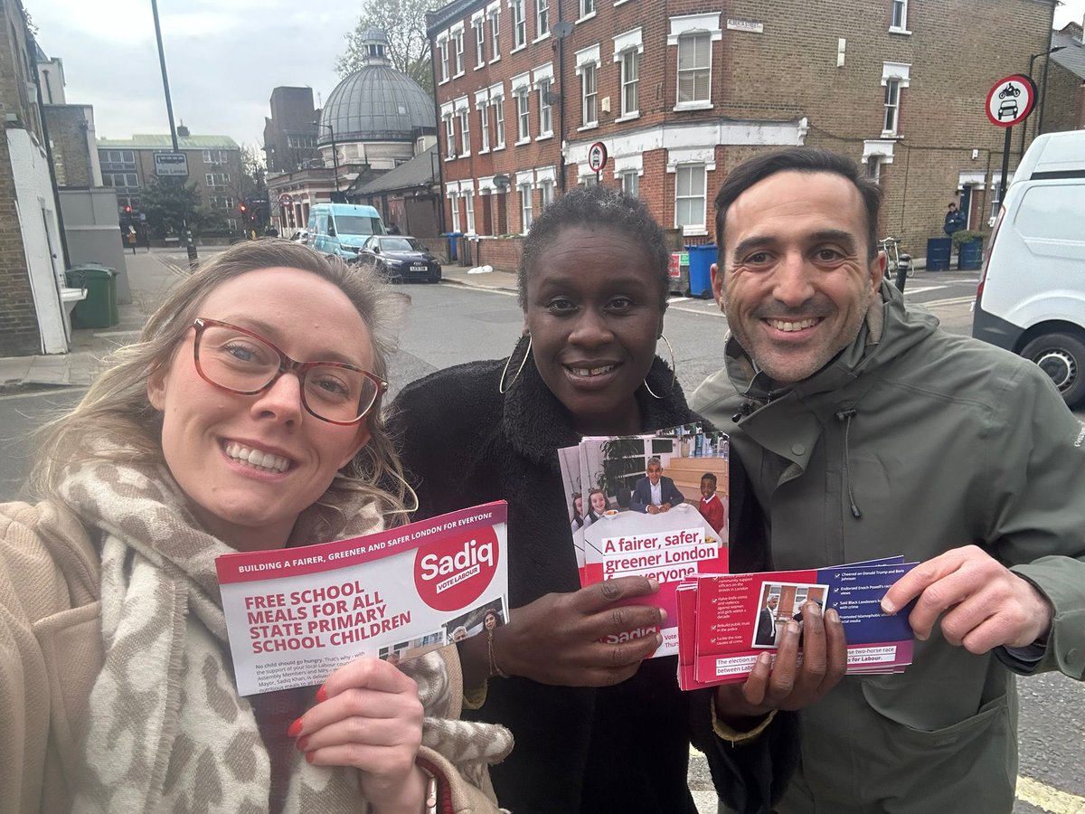 Fantastic campaigning session in #kennington today talking to residents about @SadiqKhan policy of freezing TfL tube and bus fares to help Londoners in the cost of living crisis. Strong support on the doorstep for @SadiqKhan , @SouthwarkLabour , @VauxhallLabour & @UKLabour 🌹