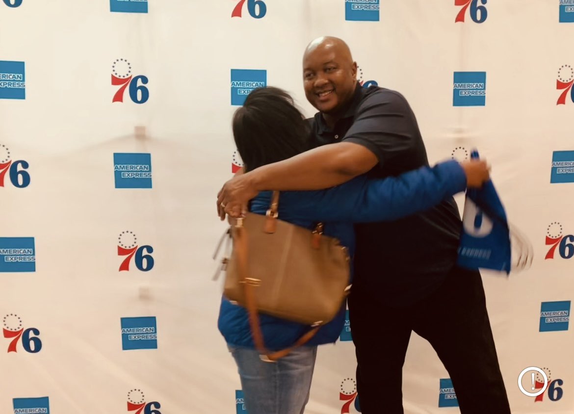 LaurenG02922312's tweet photo. 4/24- HAPPY BIRTHDAY ERIC SNOW! 🥳🎊❤️💙🔔🎂 #Sixersbirthday #EricSnow #Sixers https://t.co/AsG6VIdg3q