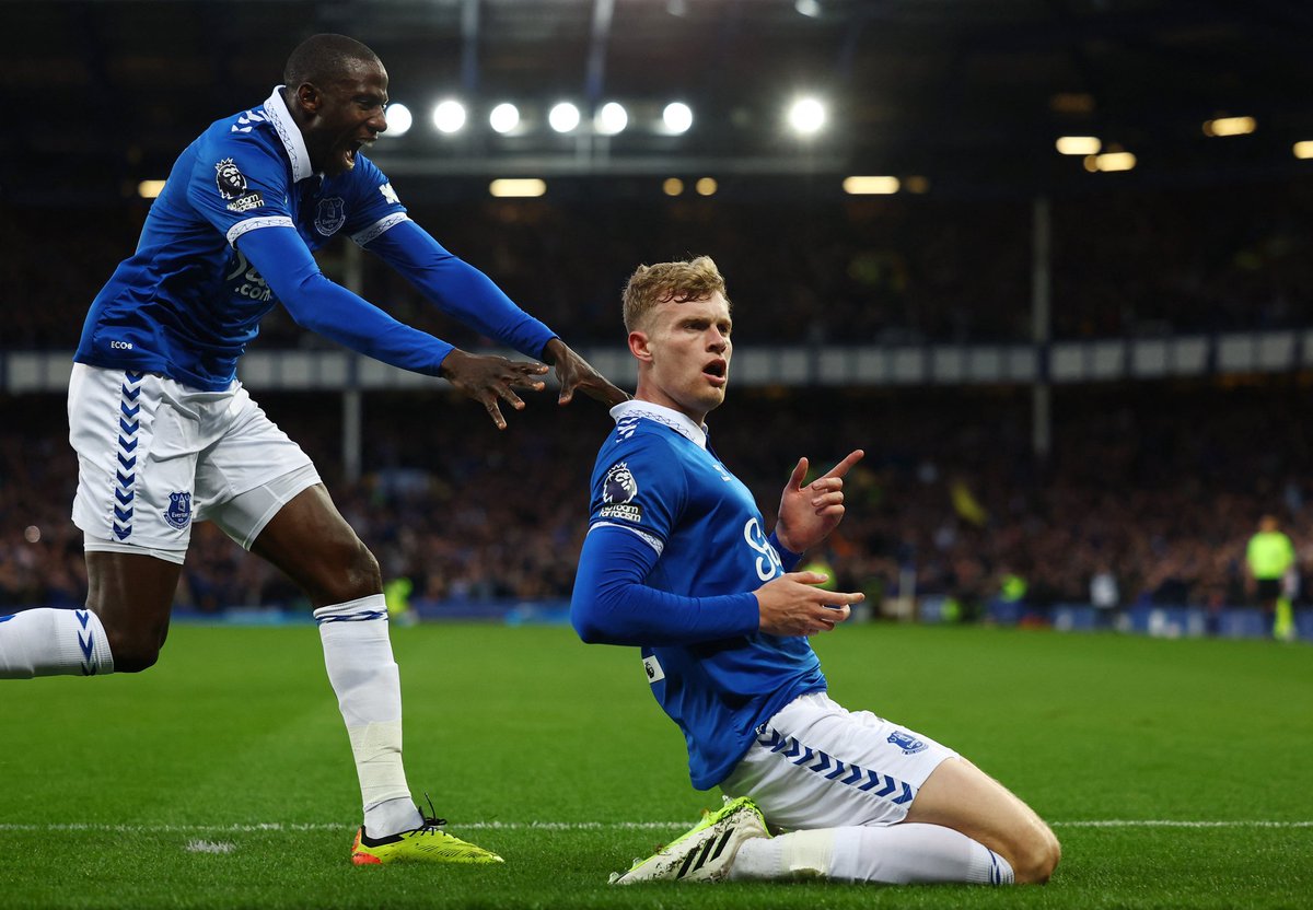 Pela primeira vez desde outubro de 2010, o Everton venceu o Liverpool no Goodison Park. Noite histórica em Merseyside. 🔵🔵🔵