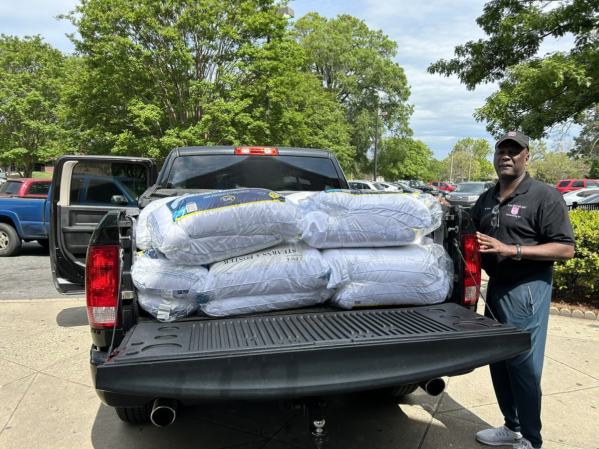 Families, staying at the Center of Hope, will get a good nights sleep, thanks to our friends from @MasoniteDoors and Charlotte Los Bravos Inc. THANK YOU for providing 140 brand new pillows for families in need.🤝