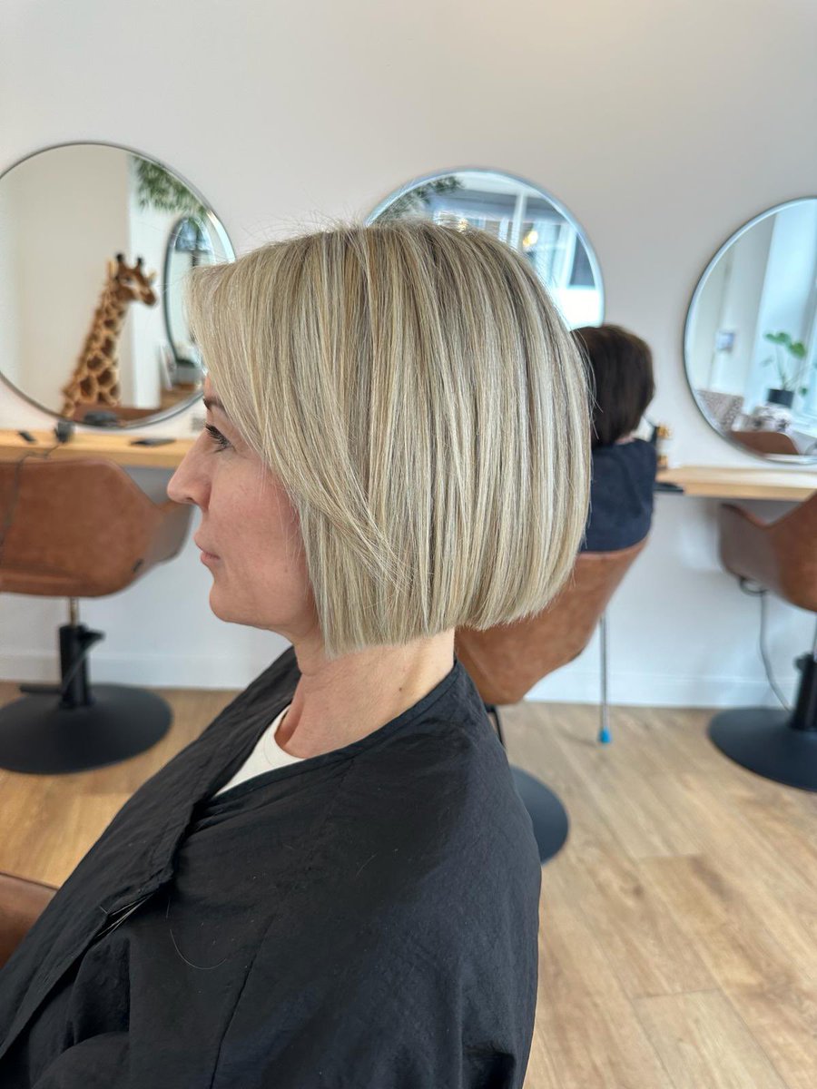 C O L O U R  A N D  C U T

Sharon Rogers  

Lovely to see you again 🤍

#lorealprofessionnel #lorealcolourspecialist
#precisionhairstylist #naturalhairstyles #lorealcolour #bobhairstyles #naturalhair #chester