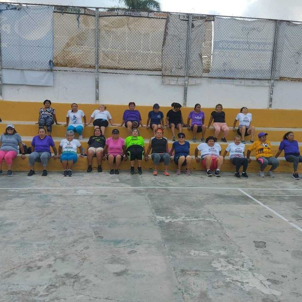 El día de hoy realizamos una sesión de #ActivaciónFísica con el grupo del parque de la colonia #Mayapán con el objetivo de promover #HábitosSaludables en la población.