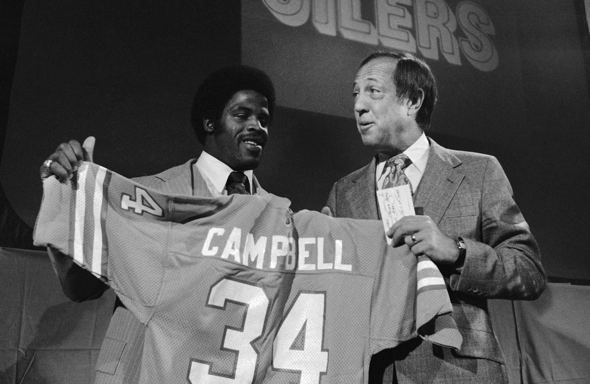 #OTD in 1978 the Oilers traded three draft picks to Tampa Bay to select Heisman Trophy winner Earl Campbell with the No. 1 overall pick 📸: AP