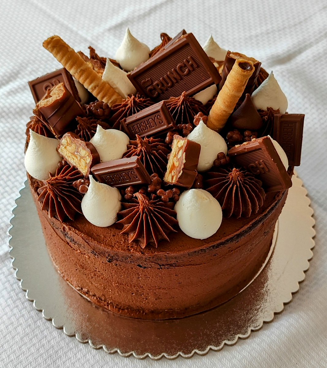 MitaiHu's tweet image. Gracias nuevamente amigos de @Casa_Chen2020, mi esposa satisfecha con esta delicia de torta Naked Chocolate para su cumpleaños hoy.

#casachen 
#talentolocal
#pty
#dondemuerenlaspalabras
#chocotorta
#naked
#torta
#deathbychocolate