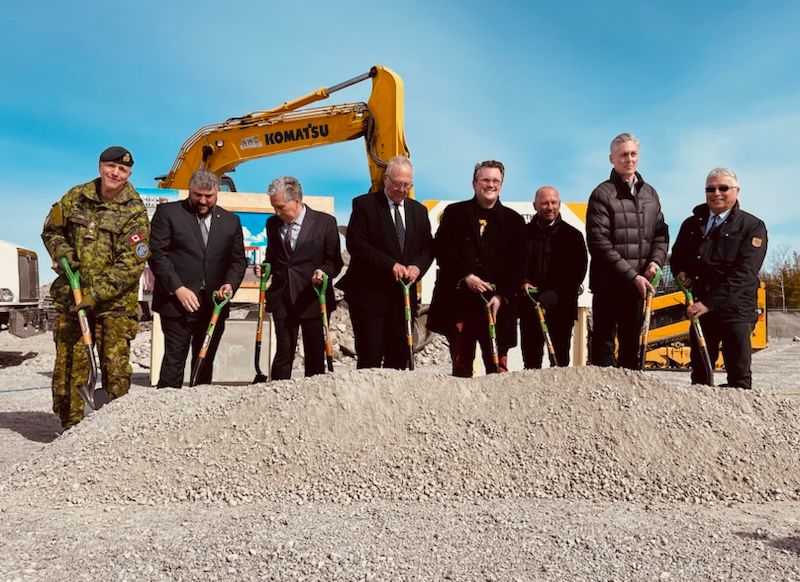 The Honourable @BillBlair, Minister of National Defence, the Honourable @stbstvdan, Minister of Northern Affairs, Premier @RJSimpson_NWT, Deputy Mayor Garett Cochrane, and myself broke ground on the new National Defence Multipurpose Facility in Yellowknife today.