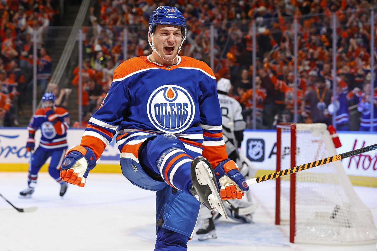 The @EdmontonOilers are hunting a 2-0 advantage this evening. 🏒 Get set for Game 2: bit.ly/49SeCsh What's your best bet for tonight's slate? 🎫 Visit #Proline to take advantage of our new playoff promo: bit.ly/44dnzuW 📸: USA TODAY Sports #NHL @StadeProligne
