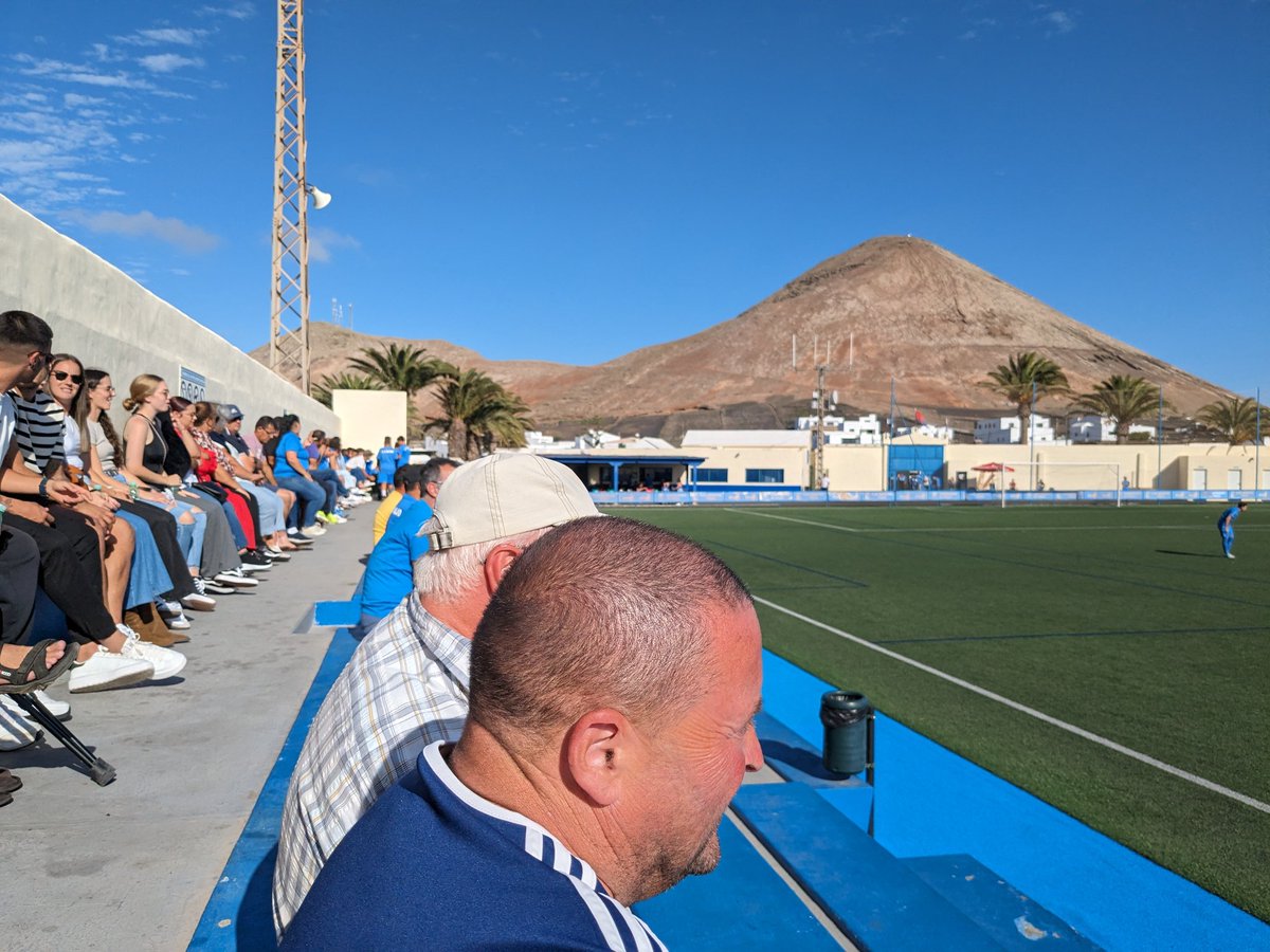 Lanzarote666's tweet photo. @LanzaroteDeport @CdTinajo @AtleticoGC Dramatic ending to the match as Tinajo share the points with a goal in the final minute. Great entertainment and a big local crowd #Preferente https://t.co/46YOzeHxdR
