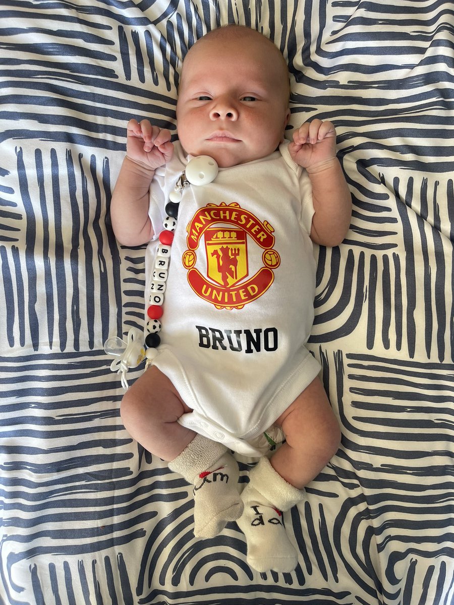 Meet Baby Bruno, born 7 minutes before the start of the <a href="/ManUtd/">Manchester United</a> v Liverpool game. Named after <a href="/B_Fernandes8/">Bruno Fernandes</a> who has scored in every single game since this little little lucky charm arrived! ☘️ #luckymascotbruno