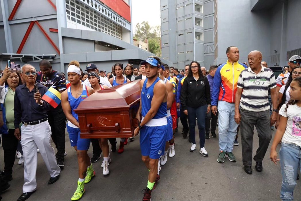 La comunidad deportiva del país despidió a 'Morochito' Rodríguez! Autoridades deportivas del país, atletas, glorias deportivas, entrenadores y fanáticos, acompañaron la capilla ardiente en nombre del primer medallista dorado de Venezuela en Juegos Olímpicos.