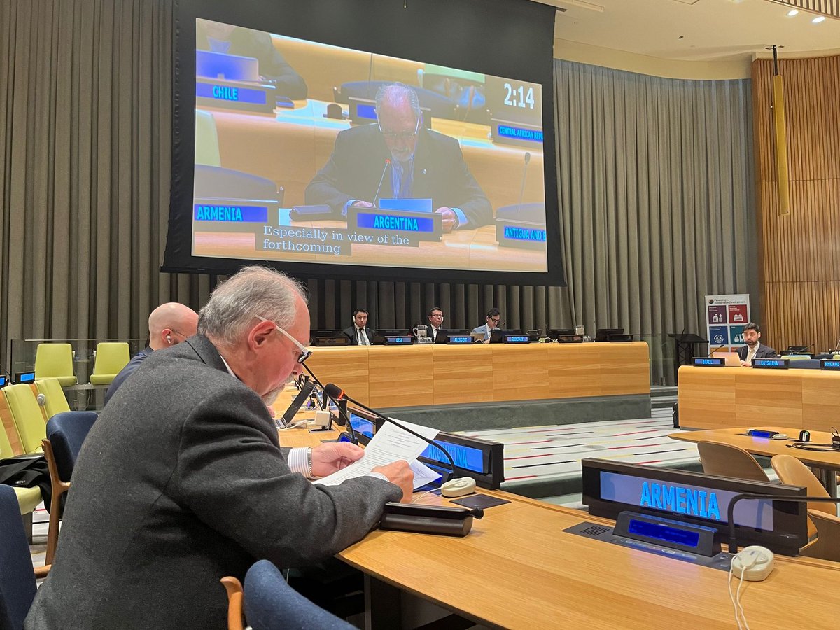 ArgentinaUN's tweet image. En el Foro de Financiamiento para el Desarrollo del ECOSOC #ONU resaltamos la importancia de abordar los desafíos sistémicos globales, así como implementar  acciones concretas que lleven alivio financiero a los países en desarrollo, en particular a los de Ingreso Medio #MICs
🧵