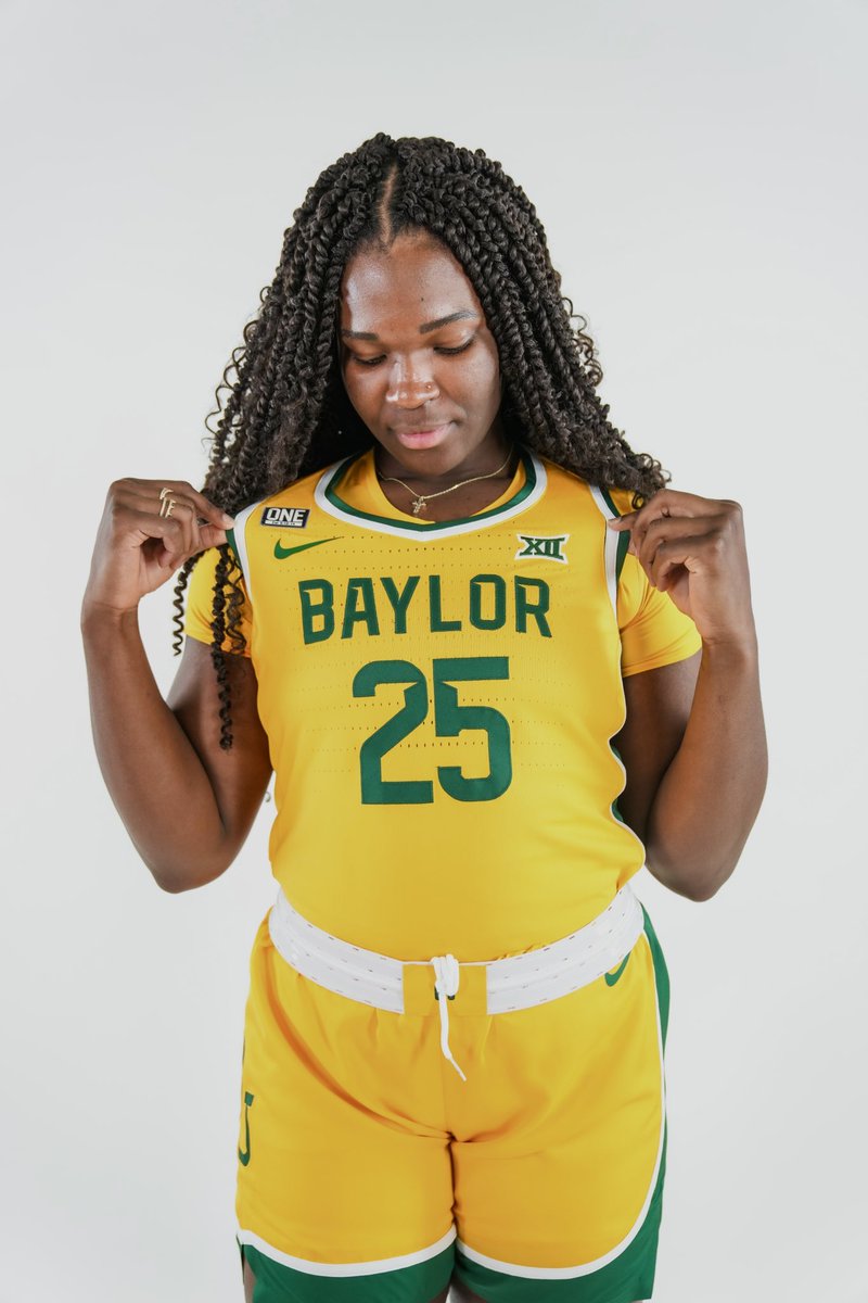 aaronettevonleh's tweet photo. SIC ‘EM!! 💚💛 #committed https://t.co/SpNQzgK62f