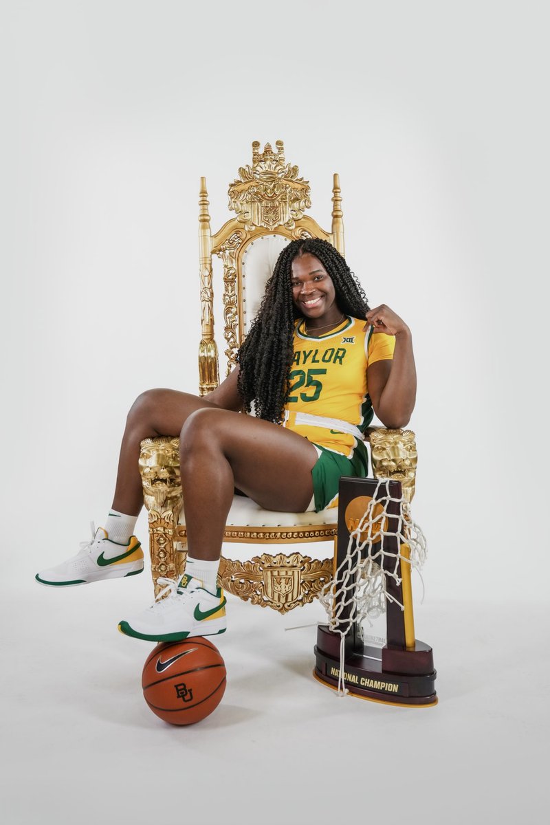 aaronettevonleh's tweet photo. SIC ‘EM!! 💚💛 #committed https://t.co/SpNQzgK62f