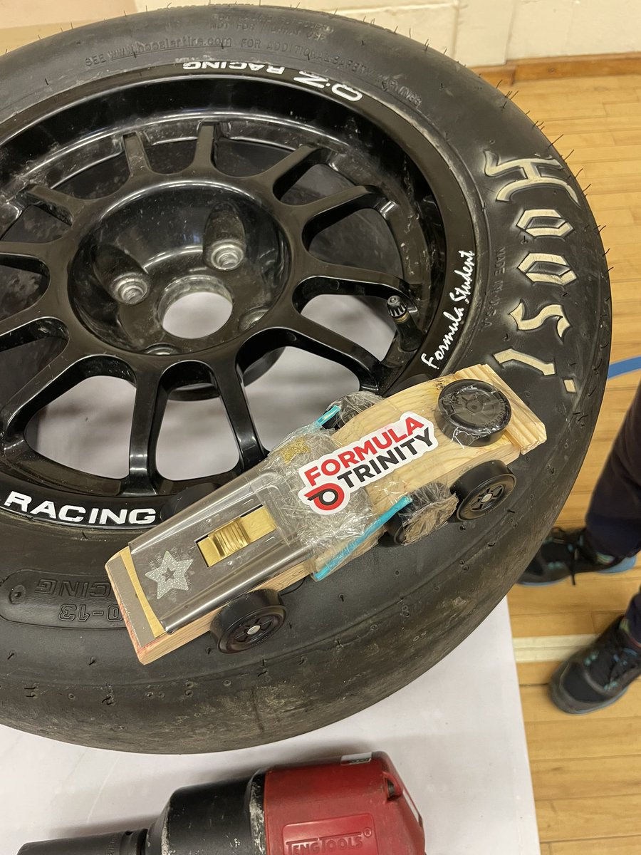 gafa_le_tae's tweet image. always wanted to be like the people who came in with cool projects when i did cub scouts 

tonight i did with @FormulaTrinity judging some very innovative cars with budding engineers! personal fave is the blade sellotaped as a front wing - ingenious way to ensure pole position 😭