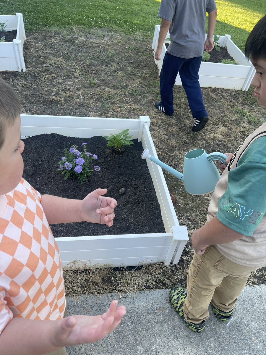 MrsMcIntyre_'s tweet photo. Today the ECS class helped take care of the outdoor classroom. They were watering plants and turning the compost bins. #WingateAgTech
@WingateESNC @AGHoulihan @Renee_McKinnon1 @UCPSNC https://t.co/KYwaGwrhA6