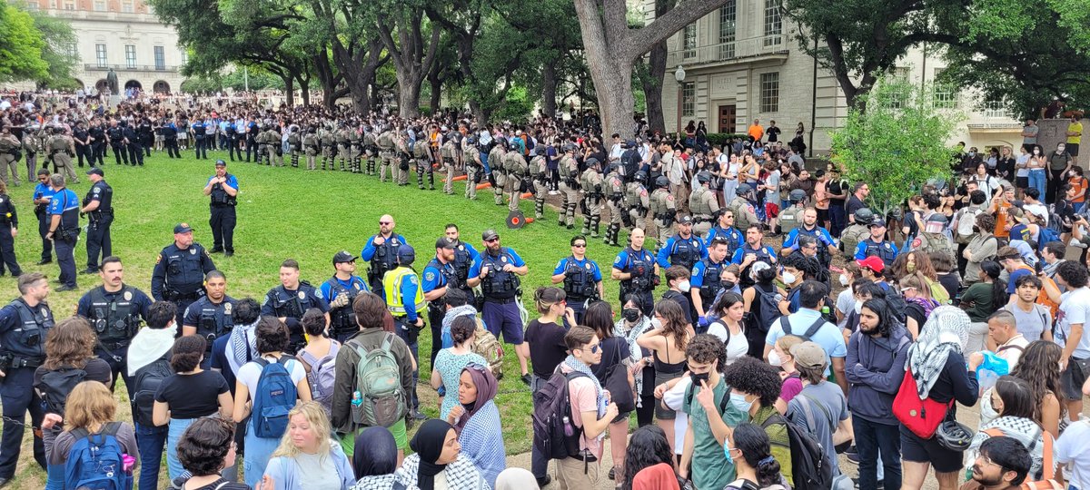 👀 Lives scenes from the University of Texas at Austin. Peace and safety to all. 🙏🏽