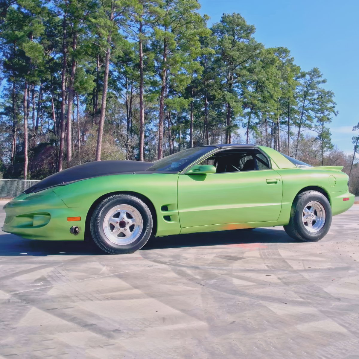 Ready for more jaw dropping monster machines? 😲 Watch #TexasMetal's Loud and Lifted TONIGHT at 9|8c on MotorTrend!