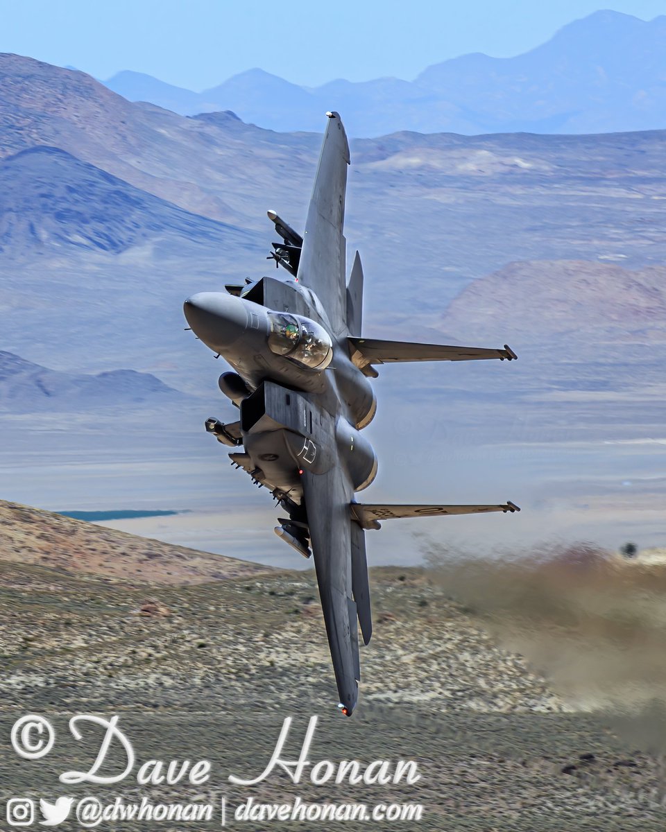 @JGrunsell @thenewarea51 @SpeedShot7 @toystark6886 @PBMurphy1701 @TravelNevada @TravelLeisure I've been lucky enough to catch a few jets out there...