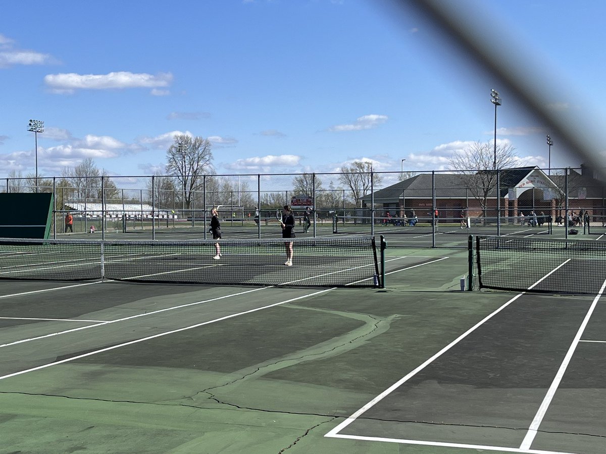 Tennis in action against Ottawa Hills! 

#goredhawks #gocedar