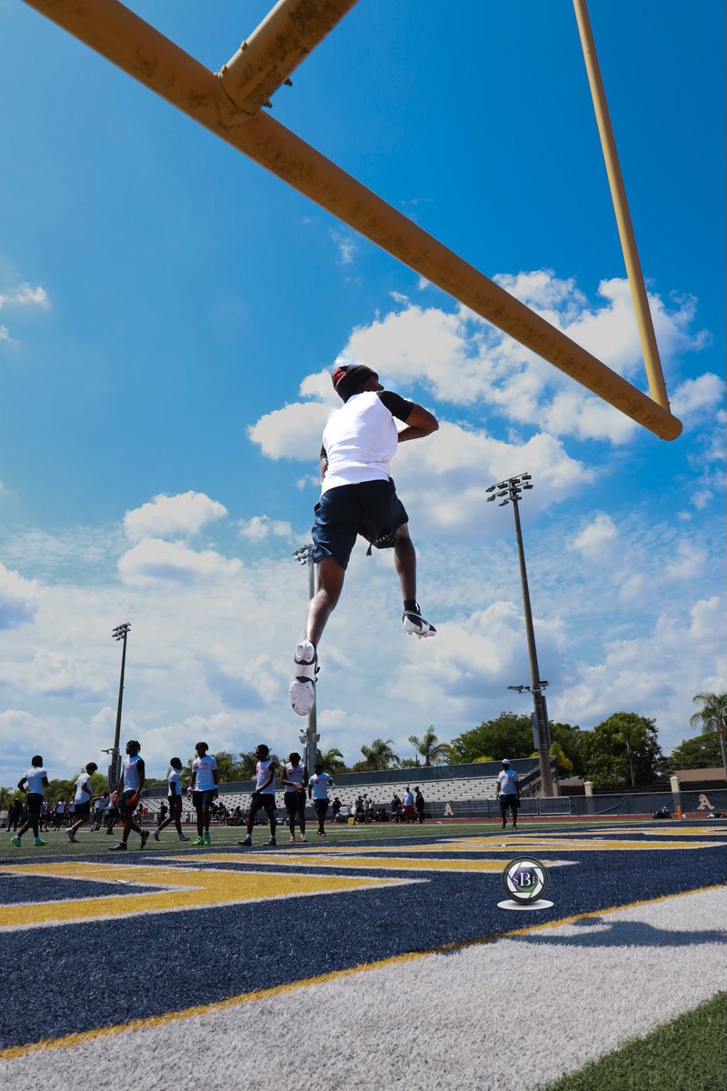 Prime example on why Kelly Sejour should be #1 on your board 🙂 #dawgmentality #FLOATING * no it’s not edited ! *