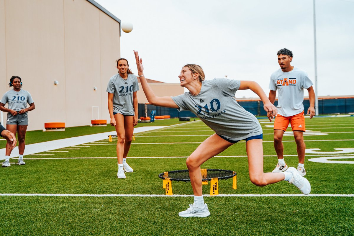 Spike's Up 😉

#BirdsUp 🤙 | #LetsGo210 | #210TriangleOfToughness