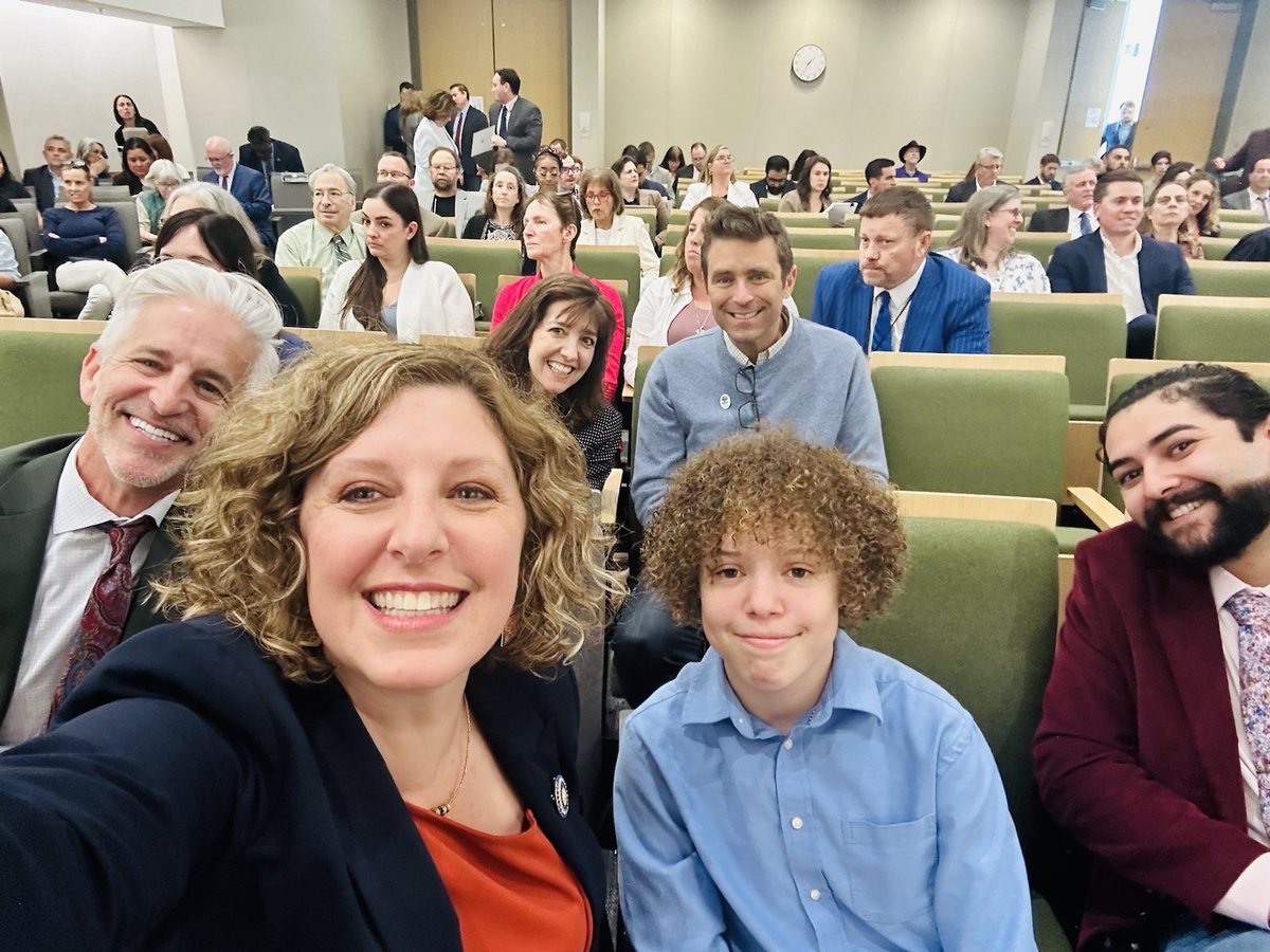 AsmPilarSchiavo's tweet photo. 📚 The Healthy Homework Act (AB 2999) Advances! 🌟

With local control and input from teachers, students, and parents, #AB2999 aims to create supportive, equitable homework policies for our kids' mental and physical health. Let's make homework more supportive and less stressful! https://t.co/4JawwuztZ0