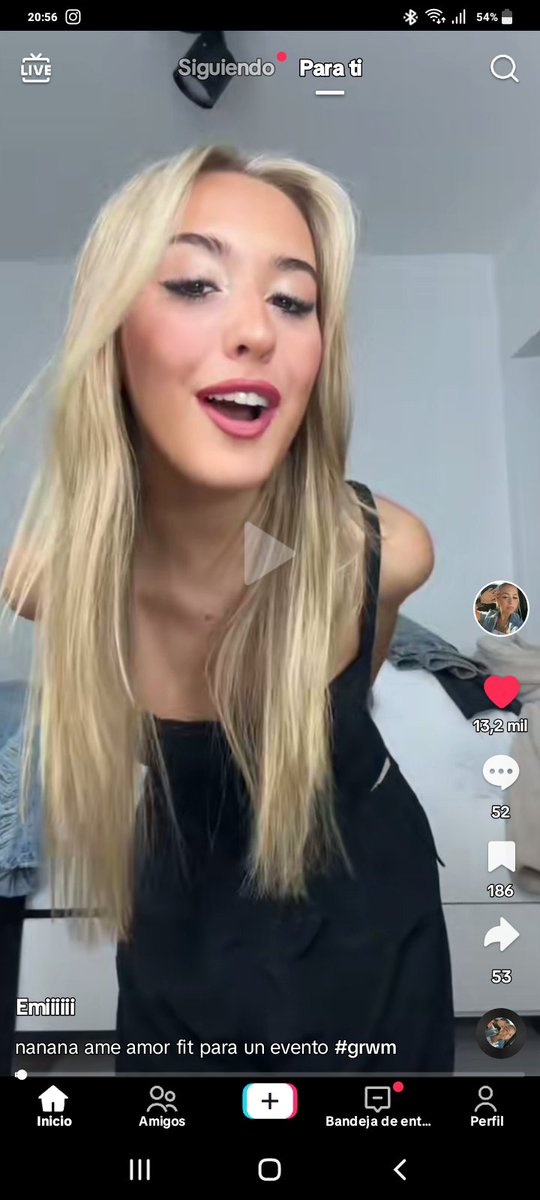 Entrar a tik tok solo para ver los vídeos de ellaa, la amooo🤍🫶