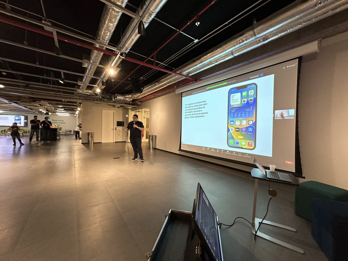 Olha o <a href="/lfoliveir4/">Luis Oliveira </a> falando de Widgets aqui no <a href="/CocoaHeadsBr/">CocoaHeads BR</a>!