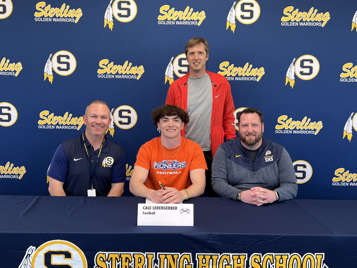 Thank you to everyone who came to my signing day! Congrats to all the other athletes who also signed today! Cant wait to get to work <a href="/UWPlattFootball/">UW-Platteville Football</a> <a href="/UWP_CoachHoff/">Drew Hoff</a> <a href="/Ryan_Munz/">Ryan Munz</a>