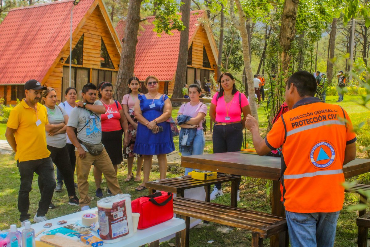 PROCIVILSV's tweet photo. ➡️ Dicha actividad se desarrolló en el marco del Plan "Proyecto Generación Imparable", con el objetivo de fortalecer las capacidades de las Comisiones Comunales y con ello garantizar el bienestar de los habitantes del departamento. https://t.co/O6Fd48C31T