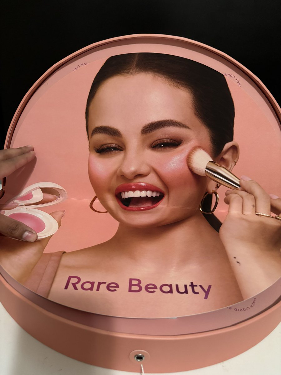 Justforfun11myb's tweet image. Purrrr my obsession @rarebeauty @selenagomez #rarebeauty #selenagomez #rareroutine