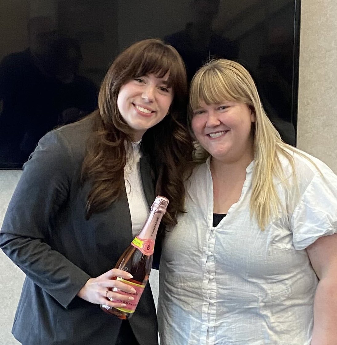 A massive congratulations to the voice of the @robertsgroupumn Dr. @ErinPlasek for an excellent defense!Erin was the first student to commit to join the group and she laid an incredible scientific foundation that I will be forever grateful for!