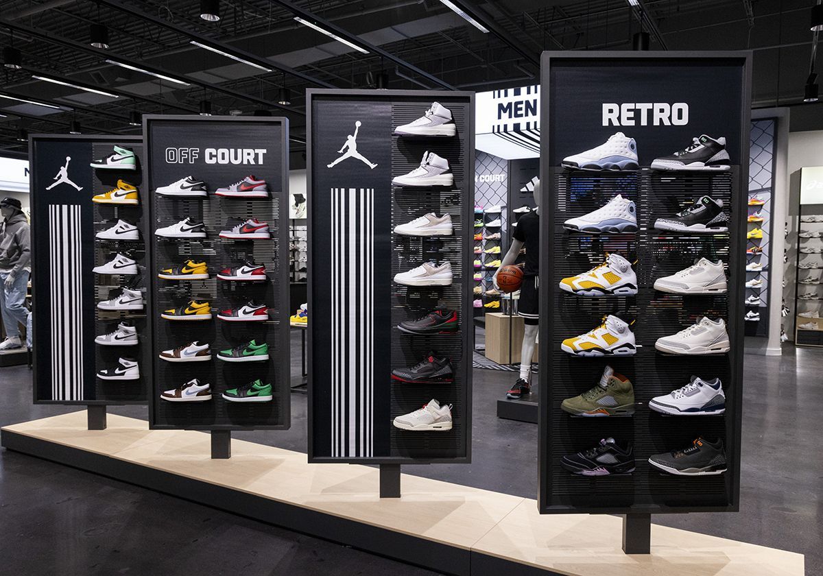 ⚽ NEW FOOT LOCKER RETAIL CONCEPT 🏀 Expected to hit 2/3 of stores by 2025 Learn more here: >> buff.ly/3UxxLve