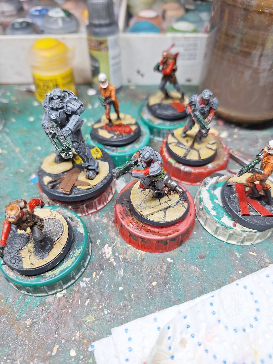 #Hobbystreak day 1204 Working on my Brotherhood of Steel bases for a change  #tabletopminiatures #tabletopminions #fallout #falloutwastelandwarfare #modiphius #wastelandwarfare #falloutfactions #falloutttrpg #Fallout76 #bethesda #BOS #brotherhoodofsteel