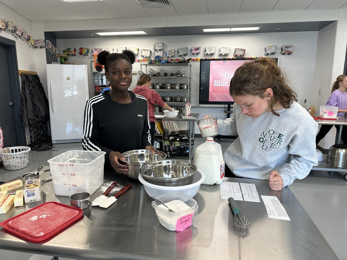 BallardCSD's tweet photo. Today was Self-Care Day at Ballard High School! Students enjoyed a lineup of activities like badminton, animals, movies, baking, games &amp; more. Taking care of oneself is crucial for overall wellbeing, and we're thrilled to celebrate our students with a day of fun &amp; relaxation! https://t.co/g425VduziD