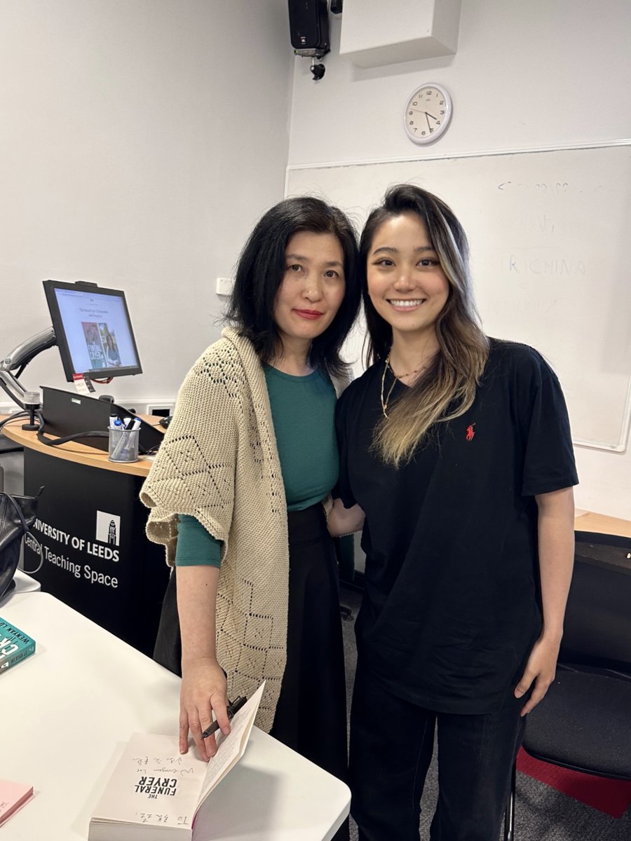 Today, I went to @WritingChinese at @UniversityLeeds to talk about my book #TheFuneralCryer and writing. It was heartwarming and inspiring. Thank you so much @Sarah_L_Brooks and @FWeightman for having me. ❤️