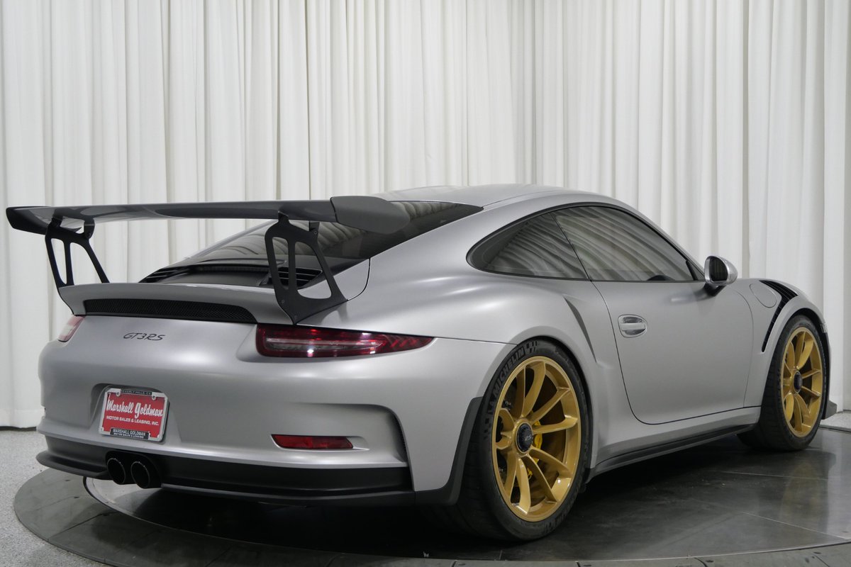 Feel the thrill of the track in the 2016 Porsche 911 GT3 RS! 🏁 Powered by a 4.0 Liter H6 engine and PDK transmission, this beast is built for performance. Experience the exhilaration! #PorschePower #TrackReady #UnleashTheBeast

🔗: bit.ly/3xRNA74