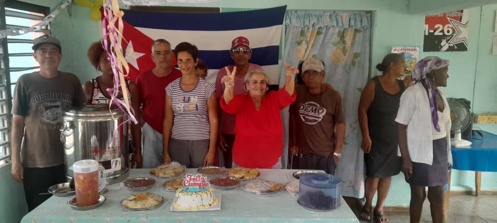 #Matanzas SAF Vista Alegre realiza cumpleaños colectivo, entregar amor a quienes agradecen la atención de la Revolución. #GenteQueSuma #MatancerosEnVictoria #MatanzasDeGironAl26 @DiazCanelB @DrRobertoMOjeda @SuselyMorfaG @mariofsabines @CaridadPoey