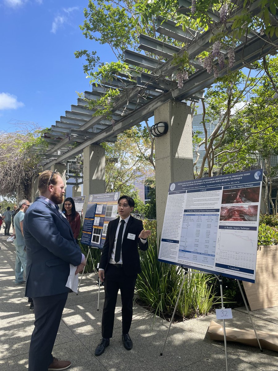 Today, two of our undergraduate/premed students, Timothy Chu and Ralph Gomez, enrolled in Dr. Lee’s @davidleegumd Lab @UCI_Urology, presented their research at the Excellence in Research Program. @UCIBioSci We are so proud of them and their tremendous work!🤩