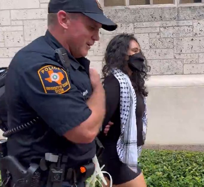 OliLondonTV's tweet image. Governor of Texas calls for anti-Israel activists to be ‘expelled’ and put in ‘jail.’

Governor Greg Abbott has slammed the student protesters engulfing the University of Texas at Austin campus calling their actions ‘hate-filled. 

“Arrests being made right now &amp;amp; will continue…
