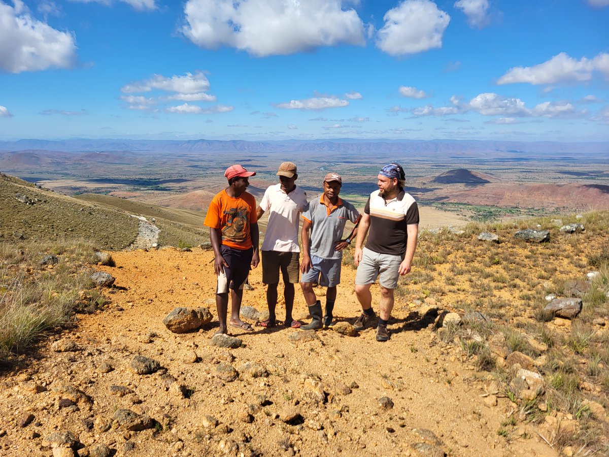 Dr. Konrad Wiśniewski, Justin Lovasoa Randriamanandaza, Olafy Tokey Risanirina, and Emilien Razafimahafalisoa study the spider diversity in the Ivohiboro Protected Area, our new research site in south-central Madagascar. stonybrook.edu/commcms/centre… 📸: Konrad Wiśniewski