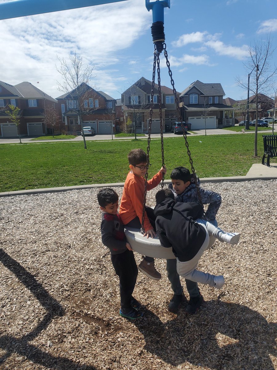 A sunny afternoon exploring @TribuneDrive's local community.. and of course venturing to the park!