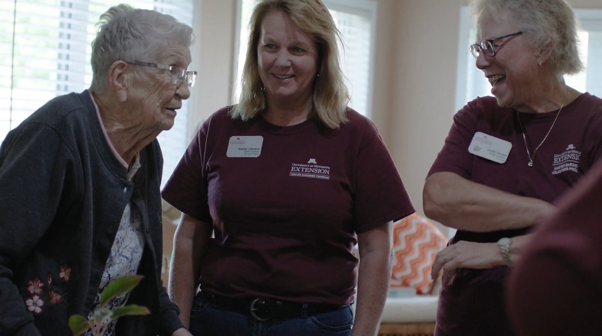 Thanks to <a href="/UMNExt/">U of MN Extension</a> Master Gardener Volunteers in <a href="/StLouisCountyMN/">St. Louis County, Minnesota</a> for bringing #nature indoors with “houseplants for seniors.” z.umn.edu/MG-action #NVW The Master Gardener Volunteer Program is growing with <a href="/mnarboretum/">University of Minnesota Landscape Arboretum</a>.