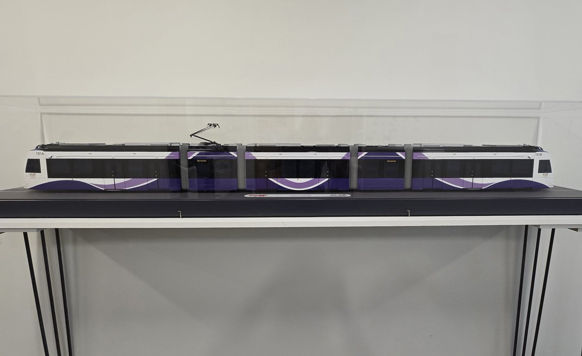 Visited @PurpleLineMD today to spend some time with their communications and engagement team! We exchanged stories and knowledge that I'm excited to apply to the @redlinemaryland. Had to pose with this cool model of a Purple Line LRV.