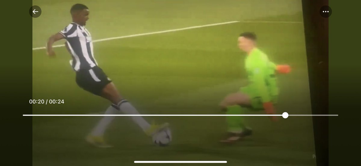 Footy_Tipsters's tweet image. Only Isak has cost the betbuilder tonight. Down to opinions whether this counts as a shot on target, since Isak touched it before the gk saved it with his feet… ?