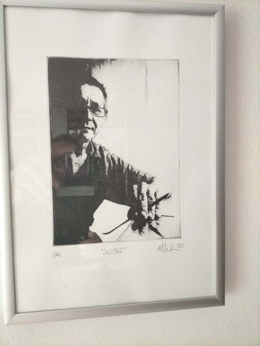 StrobelErich's tweet photo. "Ich zog meine Jacke an, die eine ist, die aussieht, als hätte sie schon bessere Tage gesehen – genau wie ich." 🤔 Ich, als #Multipluum stelle mir diese Frage auch jeden morgen vor dem Spiegel. 🙄 Welches "Selbst" ist denn heute gefragt" ..,frage ich mich jeden Morgen..😎 https://t.co/xkact0p4w0