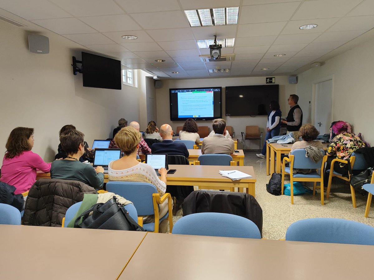 Yolanda_yolobe's tweet photo. 📌@AreaUnoArrixaca y @Area7ReinaSofia de @Murciasalud participamos del estudio multicéntrico #cuidamosmas75 con 6 ZBS y  60 pmayores
📝Hoy hemos asistido a las Jornadas de investigación en cuidados + Taller de #investigacioncualitativa
@CharoValver @MariaSolAgust2 @Investenisciii https://t.co/W1MimMSfPp
