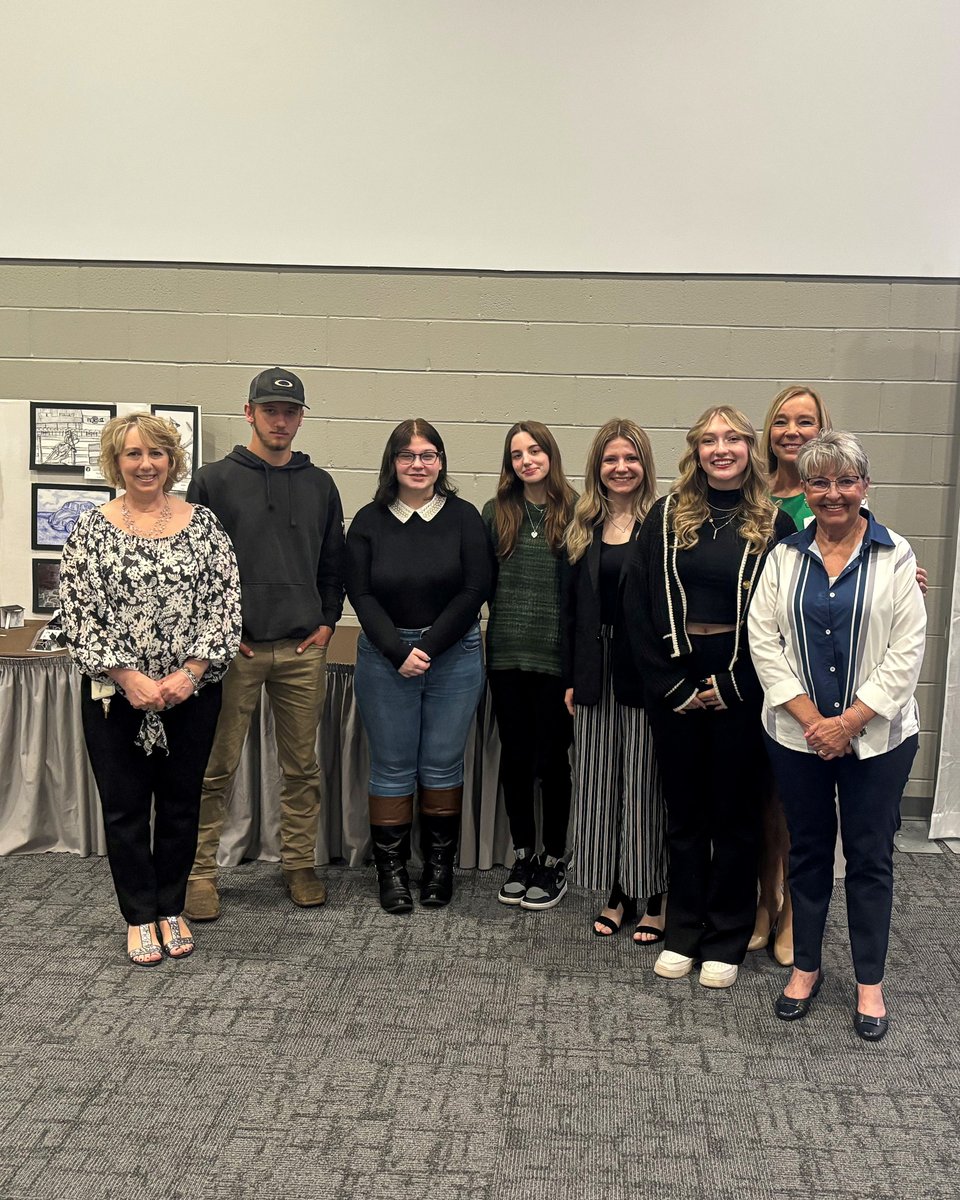 PickawayRossCTC's tweet photo. 🌟 Last week, our students and instructors showcased their expertise at The Appalachian STEM Collaborative in partnership with SuccessBound.📚

Mrs. Patrick, Ms. McCulla, Mrs. Tway and our students presented on our Lean Six Sigma Greenbelt projects. #PRCTCProud #SuccessBound https://t.co/6TSLD2OqtH