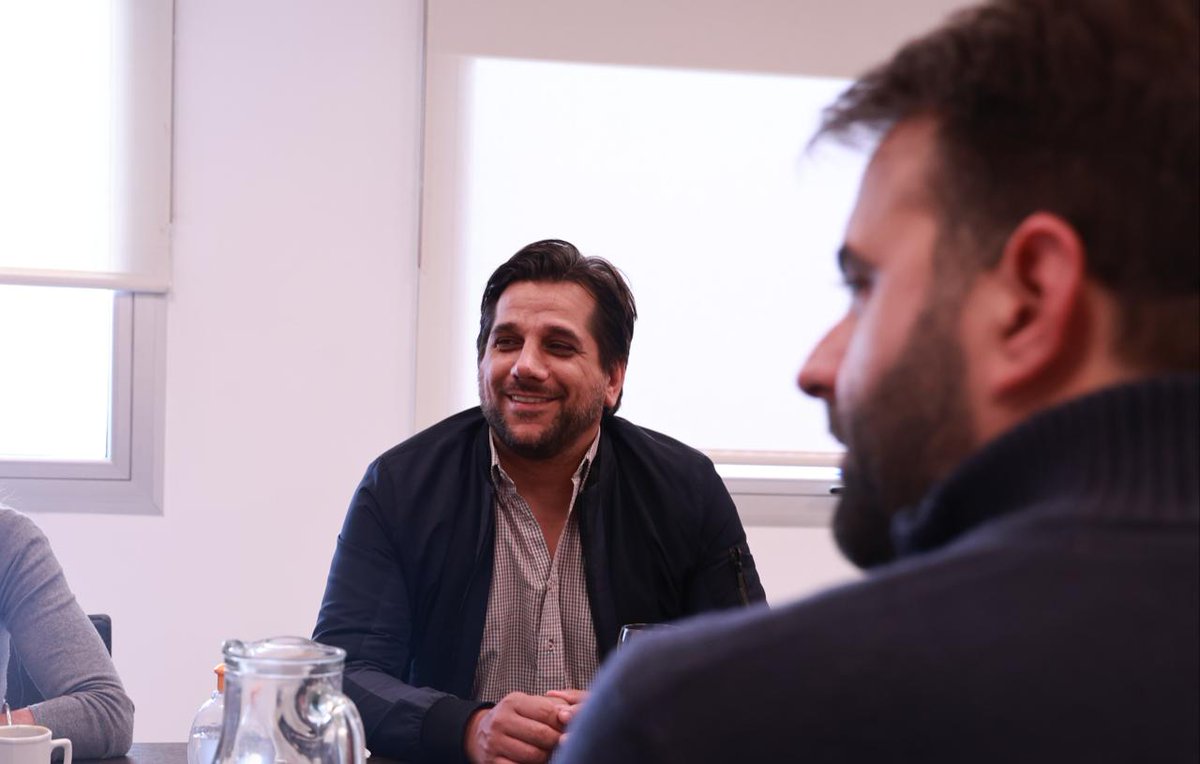 TrabajoPBA's tweet photo. El ministro, @waltercorreaok, se reunió con el intendente de @brandsengob, @ferraitelli, para definir los lineamientos de la agenda conjunta que posibiliten la implementación en el Municipio de los programas que lleva adelante el Ministerio. https://t.co/679J6caot5