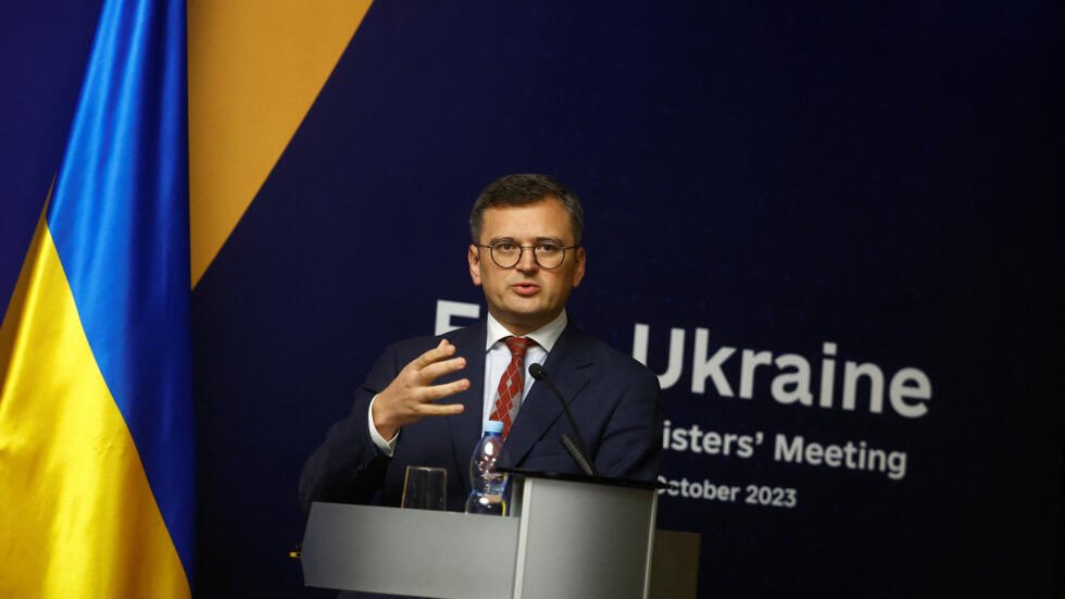 📍 NOUVEAU — Ministre ukrainien des Affaires étrangères, Dmytro Kuleba :

▪️ « L’ère de la paix en Europe est révolue, l’Occident doit le comprendre. »
▪️ « Un seul programme d’aide n’arrêtera pas les Russes. »
▪️ « Ce qui arrêtera les Russes, c’est un front commun établi par…